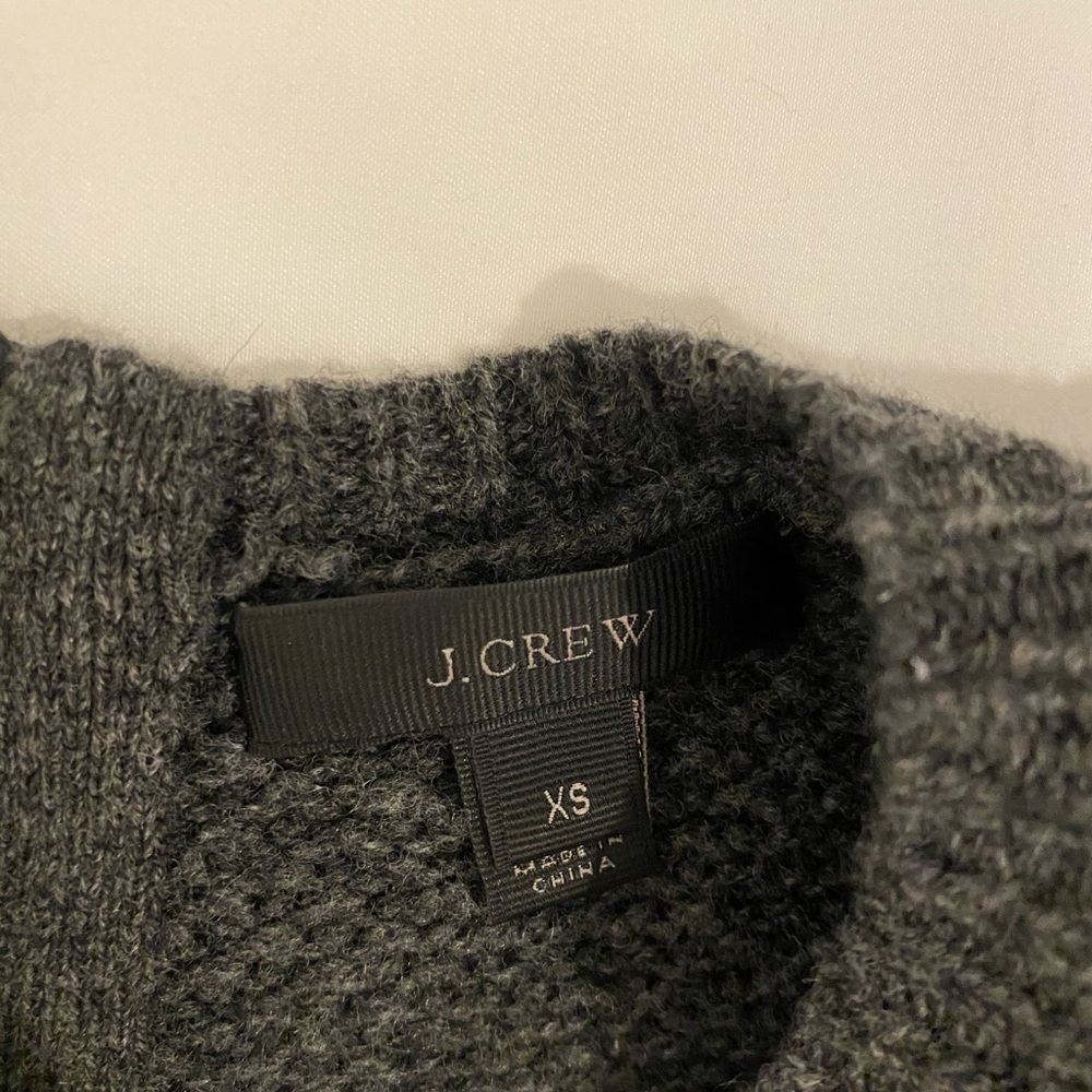 Grey sweater with shirting